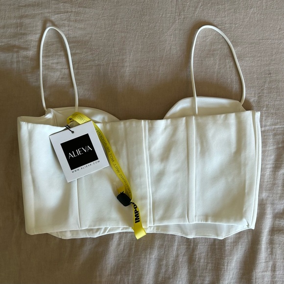 NWT Alieva Crop Top - Picture 3 of 8